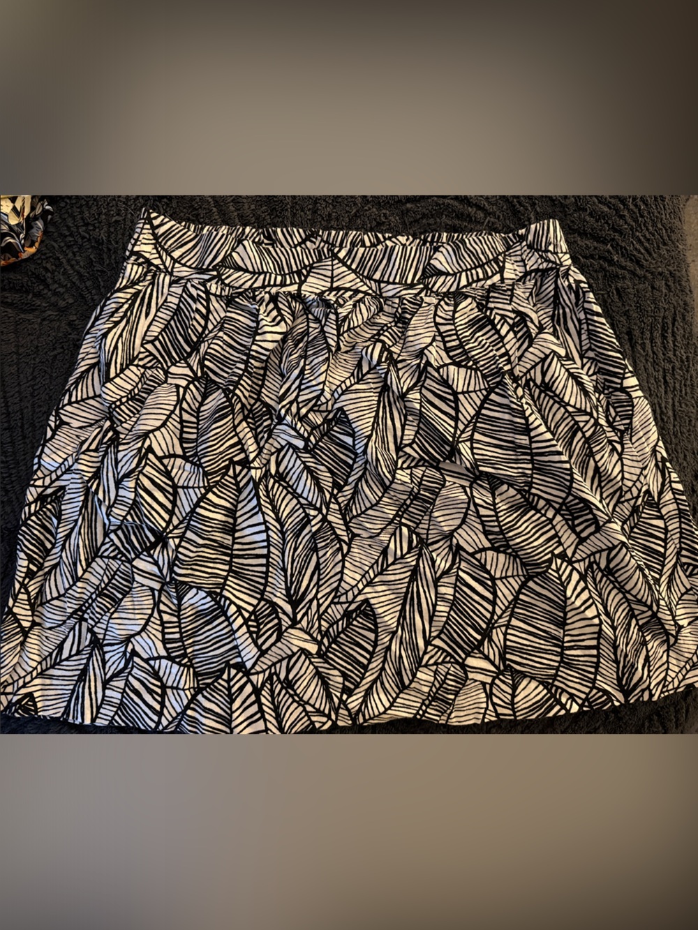 LOFT Black and White Leaf Print Skirt